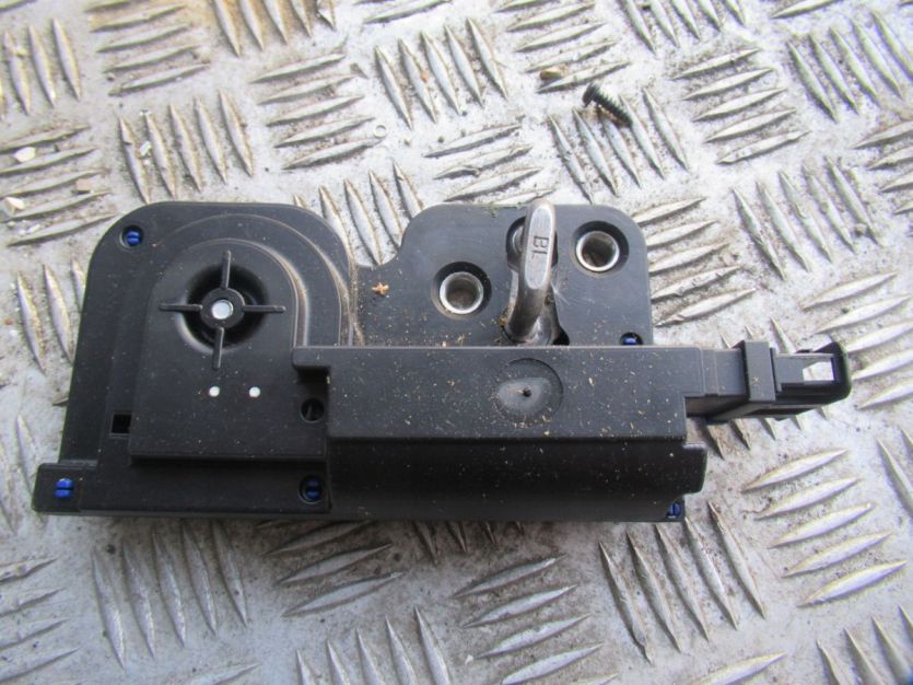 hyundai EQUUS GENESIS 2015 BLOKADA ZAMEK KLAPY BAGAZNIKA 812103M010