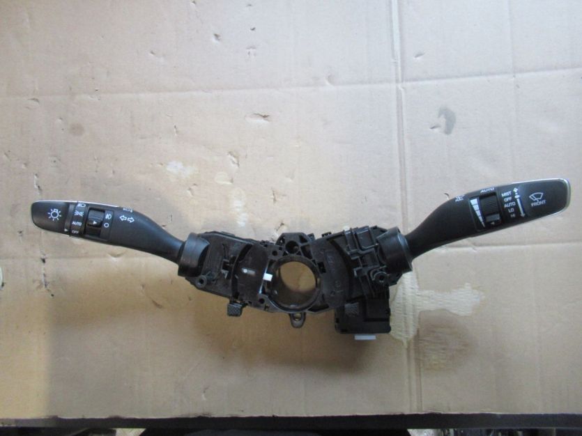 hyundai EQUUS GENESIS 2016 R. PRZEŁACZNIK