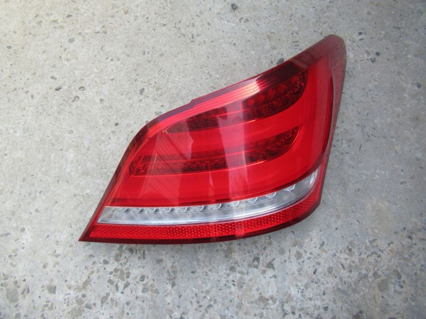 hyundai EQUUS GENESIS 2016 R. LAMPA PRAWA PRAWY TYŁ 92402-3N5
