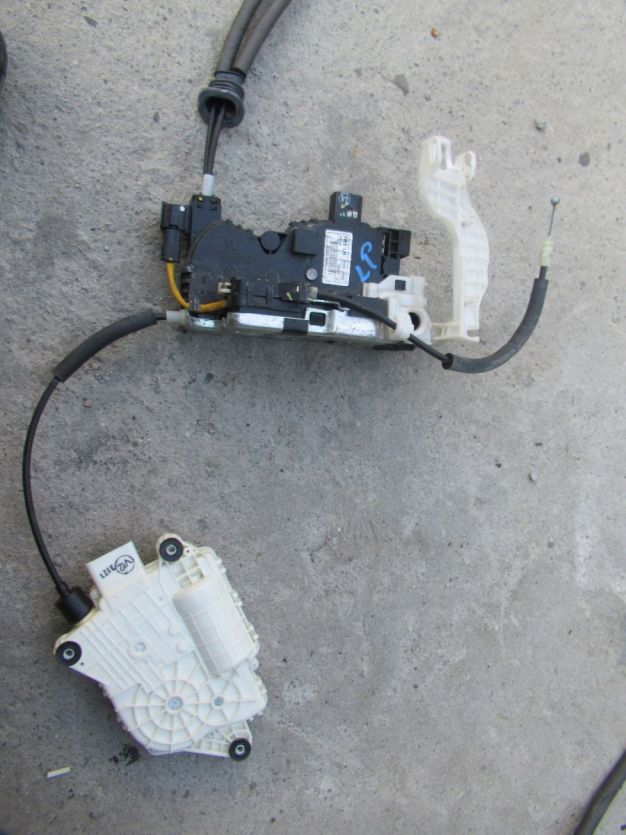 hyundai EQUUS GENESIS 2015 R. ZAMEK DRZWI LEWY PRZÓD 81310-3N020