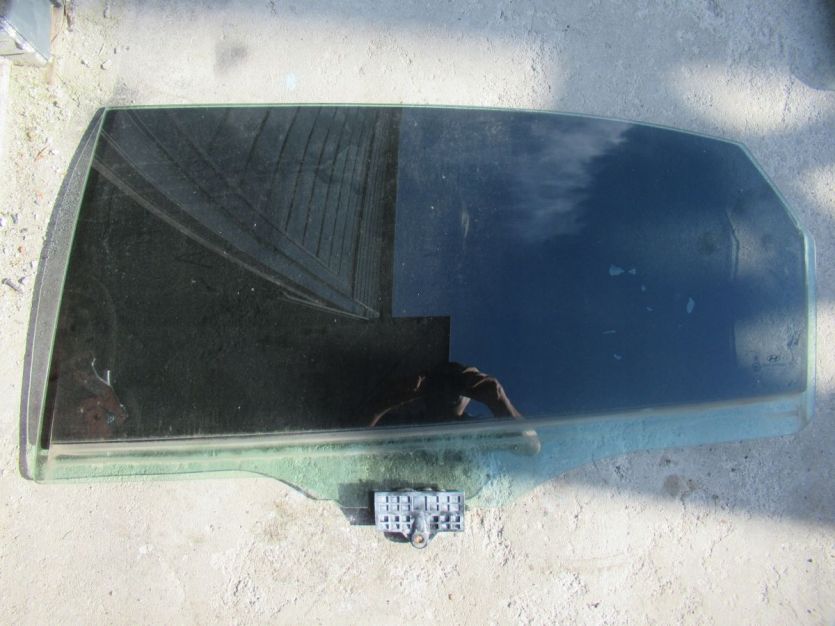 hyundai EQUUS GENESIS 2015 R. SZYBA LEWY TYŁ