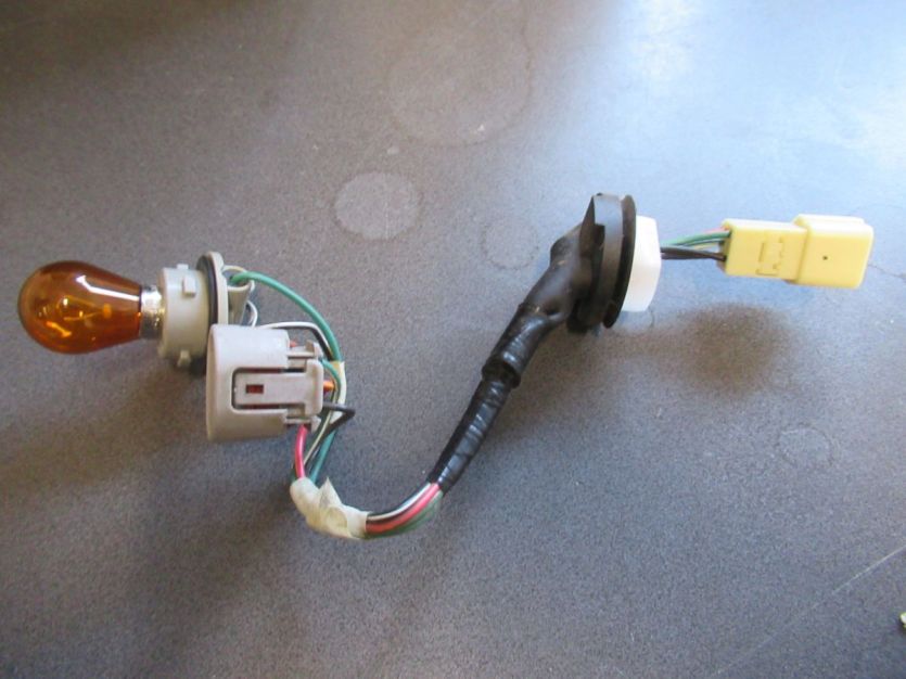 SUZUKI SX4 S-CROSS LIFT WIĄZKA LAMPY LEWY TYŁ