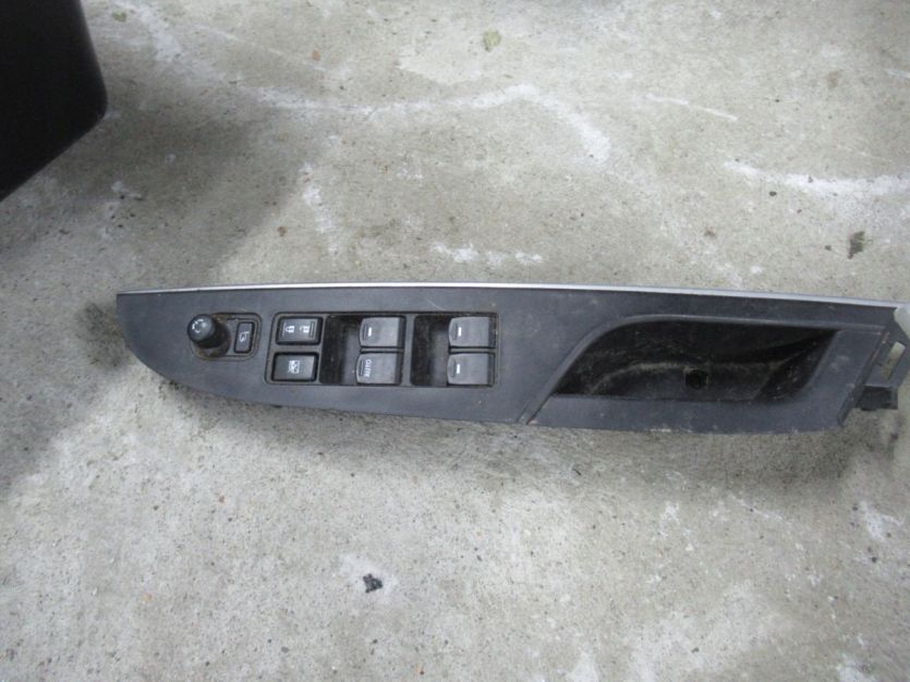 SUZUKI SX4 S-CROSS LIFT PRZEŁĄCZNIK SZYB LEWY 61M0