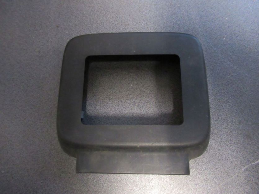 SUZUKI III SX4 S-CROSS LIFT ZASLEPKA RADARU 3F103-86R0