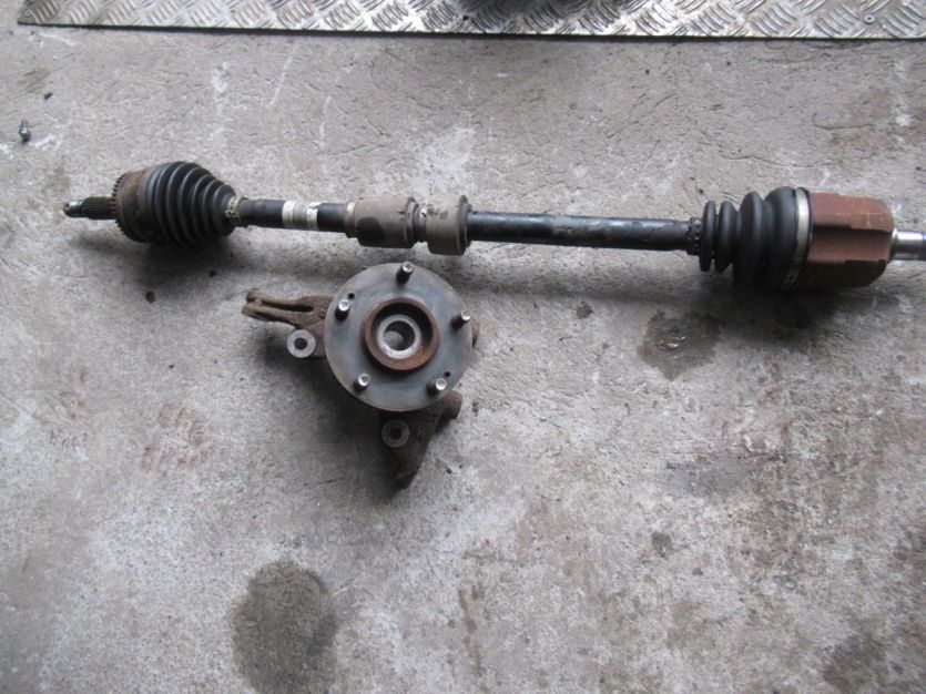 KIA CEED I 1.6 CRDI hyundai i30 zwrotnica PÓŁOS PRAWA