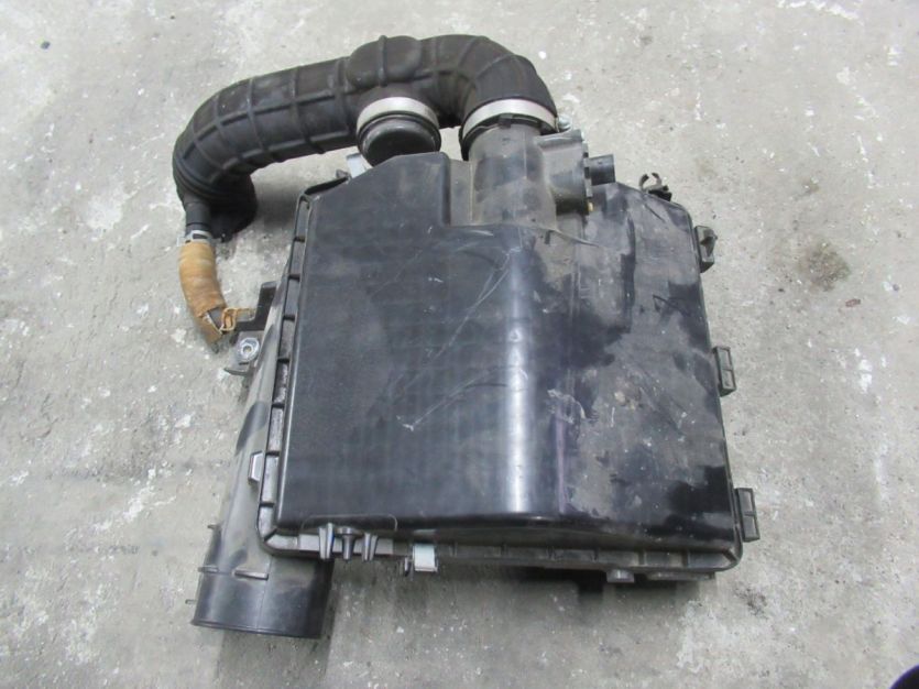SUZUKI SX4 S-CROSS LIFT 1.4 T OBUDOWA FILTRA POWIETRZA 68M-A01