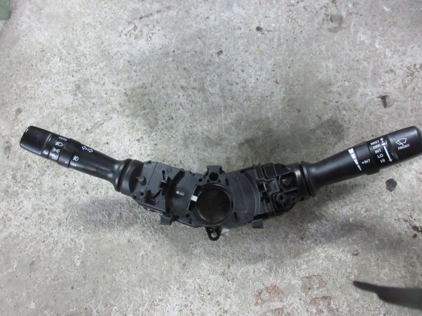 HYUNDAI SONATA HYBRID 2011-15 PRZEŁACZNIK SWIATEŁ KIERUNKOWSKAZÓW