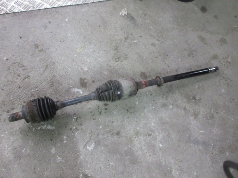 MERCEDES GLK X204 2.2 CDI PÓŁOŚ PÓŁOŚKA PRAWY PRZÓD