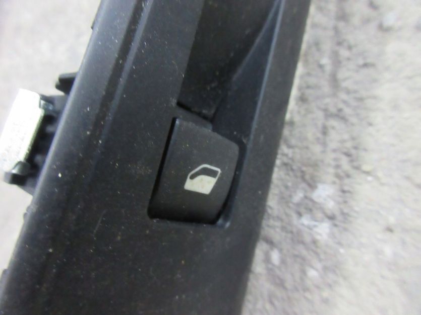 PEUGEOT 5008 II 2018 R. PRZEŁĄCZNIK SZYBY PRAWY PRZÓD