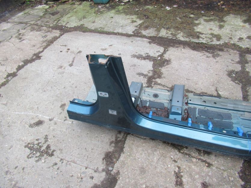 PEUGEOT 5008 II 2018 R. EDZ PRÓG PRAWY SŁUPEK