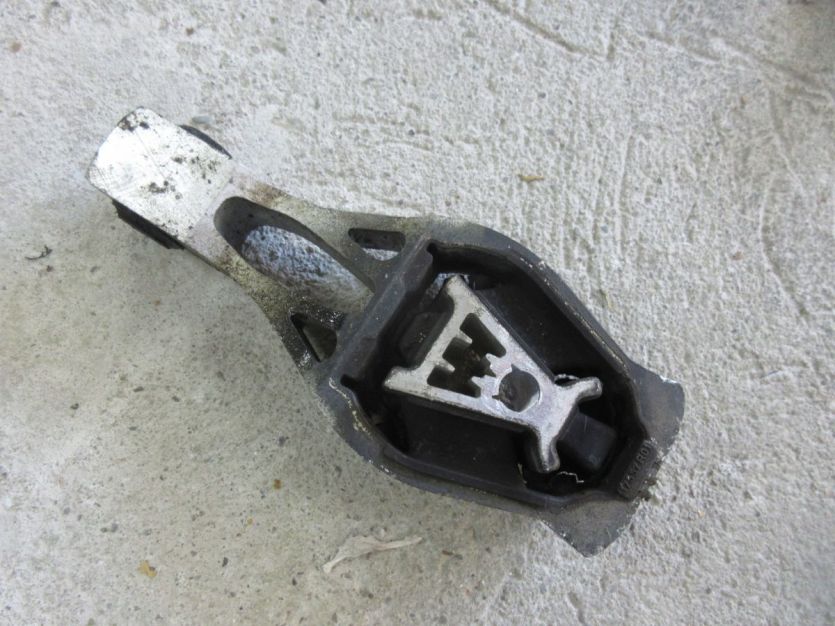 PEUGEOT 5008 II 2018 R. 1.6 THP PODUSZKA SKRZYNI