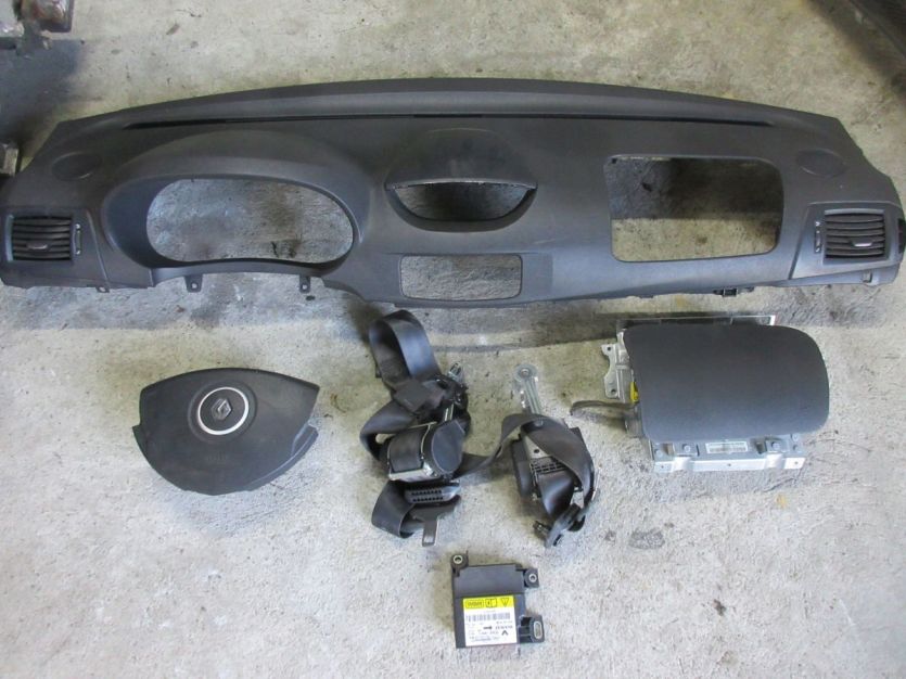 RENAULT THALIA II 2011 R. DESKA PODUSZKI PASY