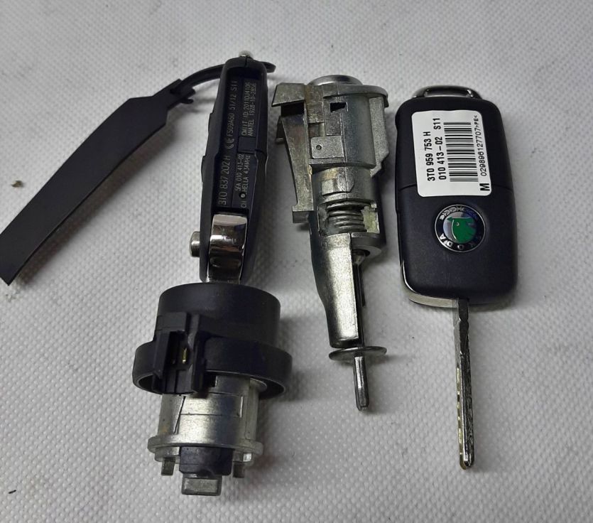 Skoda Octavia 2 Stacyjka Kluczyk Zamek 3T0837202H