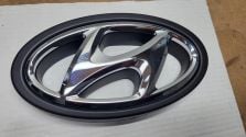 Emblemat znaczek atrapy PRZÓD HYUNDAI i30 III Lift 2020- OE 86352-G4500 NEW