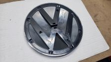 Znaczek Logo Embelmat Klapy TYŁ Tylny VW Volkswagen Amarok OE 2H5853630A