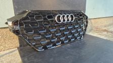 Atrapa chłodnicy GRILL Audi RSQ3 83A 19- Q3 RS 83A853651D ORYGINAŁ NOWY !!!