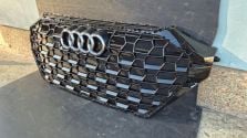 Atrapa chłodnicy GRILL Audi RSQ3 83A 19- Q3 RS 83A853651D ORYGINAŁ NOWY !!!