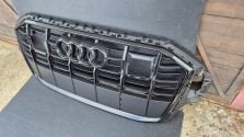 Atrapa chłodnicy GRILL Audi Q7 4M LIFT 19- OE 4M0853651AJ AH AG AF OE NOWA!