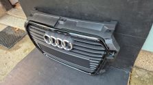 Atrapa chłodnicy GRILL Audi A1 8X0 10-14 OE 8X0853651 BLACK ORYG. NOWA !!!