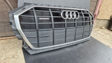 Atrapa chłodnicy GRILL Audi Q5 80A FY 20-23 OE 80A853651 Stan BDB! ORYGINAŁ