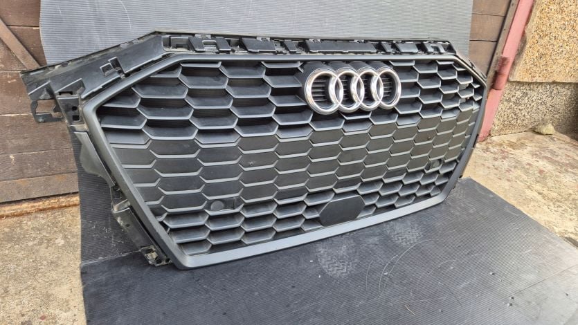 Atrapa chłodnicy GRILL Audi A3 8Y 2020- S-LINE OE 8Y0853651 Stan BDB ORYG !