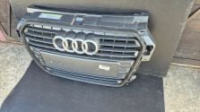 Atrapa chłodnicy GRILL PRZÓD Audi A1 8X0 10-14 OE 8X0853651 ORYGINAŁ CARBON