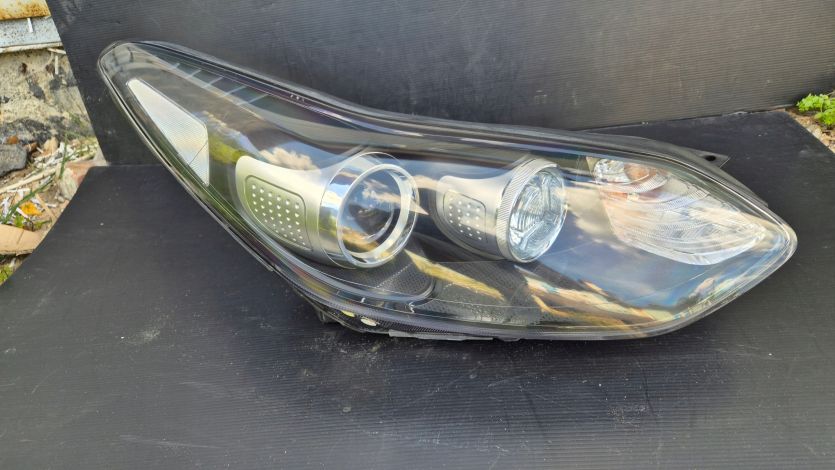 Lampa Reflektor PRAWY PRZÓD Kia Sportage IV 2015- OE 92102-F1000 ŁADNA ORYG