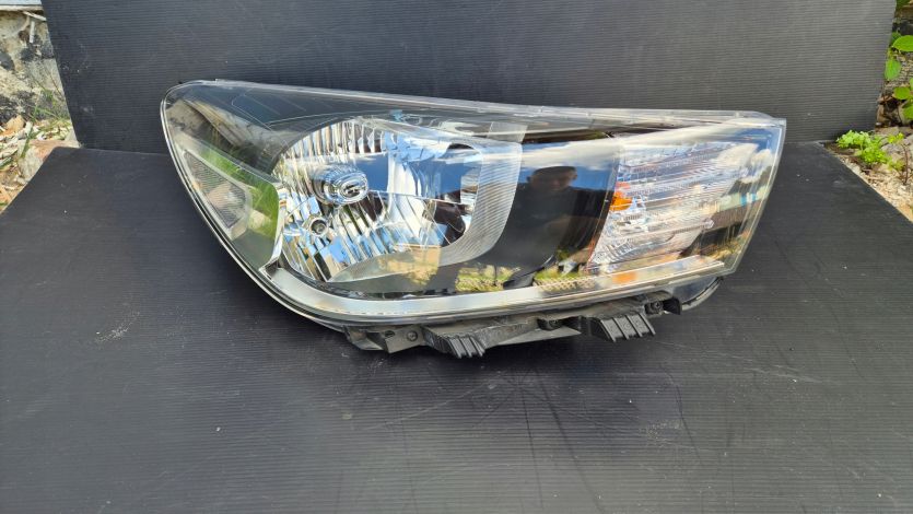 Lampa Reflektor PRAWY PRZÓD Kia Rio IV 2016- OE 92102-H8 ORYGINAŁ Ładny !!!