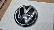 Emblemat Znaczek Logo w Grill VW Volkswagen Passat B8 2014- 3G0853601B