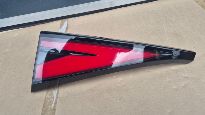 Lampa tyln LED LEWY TYŁ w Klapę Kia Sportage V 5 21- OE 92403-R2000 EU ORYG